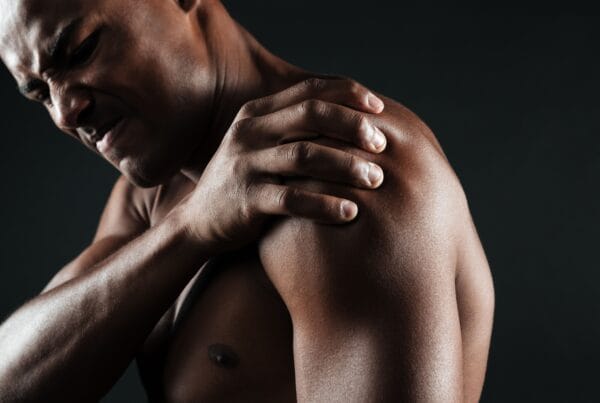 Agujetas: guía para prevenirlas, aliviarlas rápido y seguir entrenando sin dolor