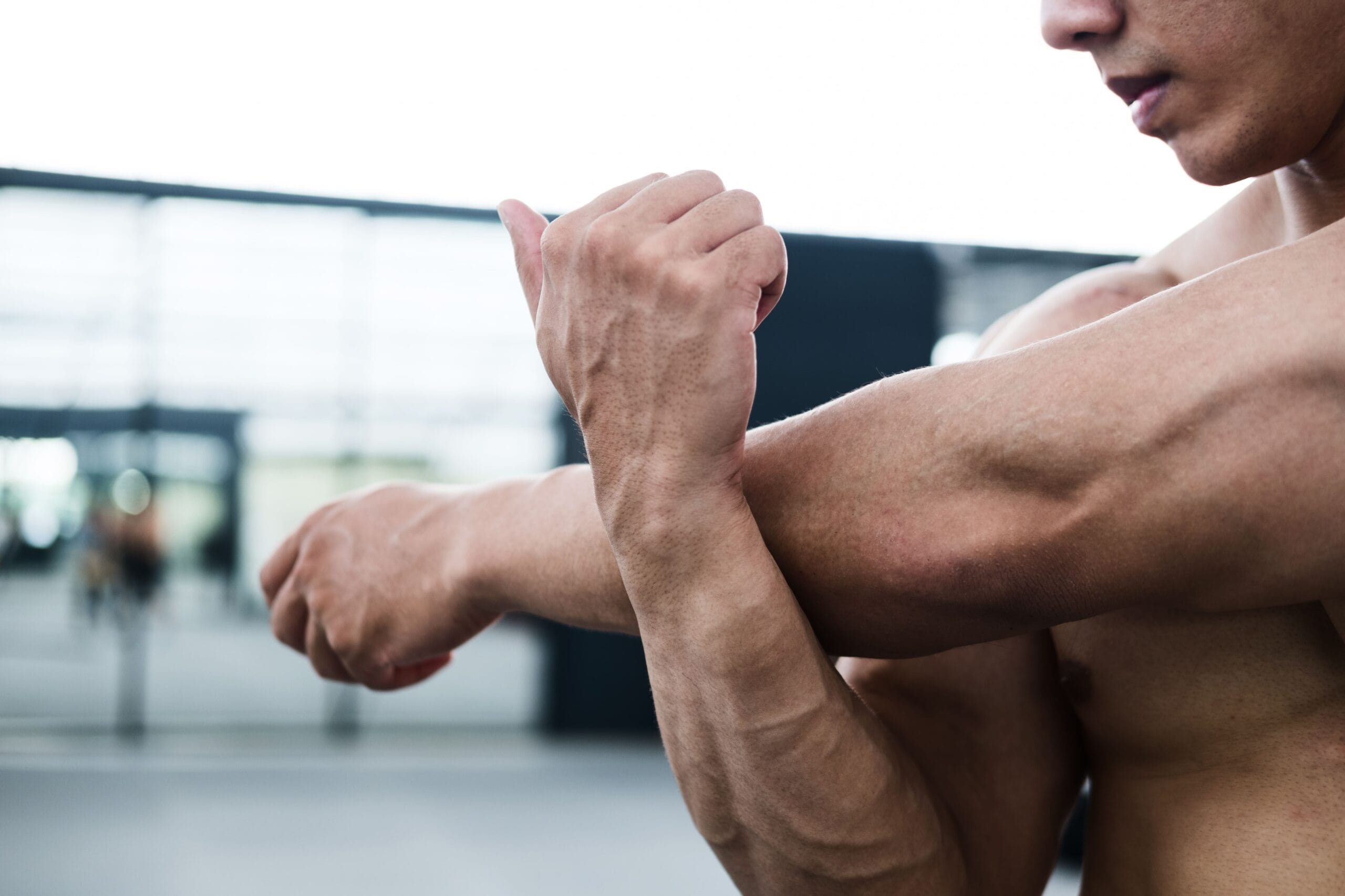Hacer estiramientos para prevenir las agujetas